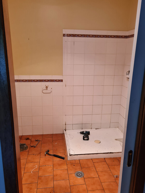 Before image of old ensuite.